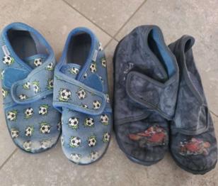 Hausschuhe 2x Größe 29