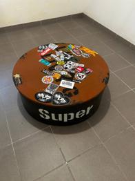 Fass Tisch mit Skate Sticker drauf Di. 80cm