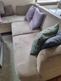 Couch mit Gebrauchsspuren