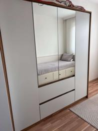 Kleiderschrank mit Spiegel zu verschenken (reserviert!)