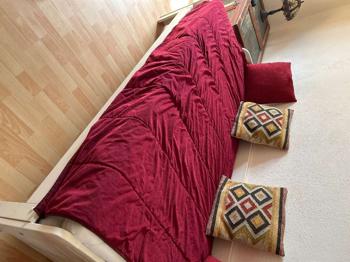 Gästebett, weiß von IKEA zu verschenken, in 3580 Horn. Guter Zustand. Die Matratzen nicht mehr besonders gut