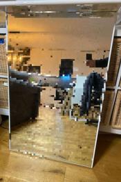 Badezimmerspiegel mit Beleuchtung & Steckdose