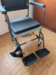 (reserviert) Dusch und WC Stuhl mit Fußstütze