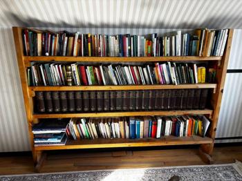 Möbelstücke, Bilder und Bücher zu verschenken