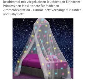 Betthimmel mit leuchtenden Einhörnern