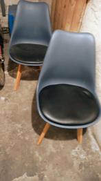 (reserviert) 2 Stühle kostenlos abzugeben