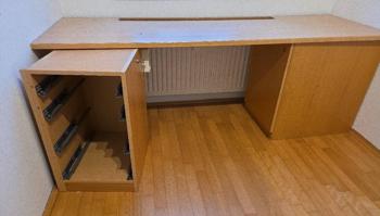 Schreibtisch aus Massivholz