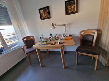 Tisch ausklappbar mit 2 Stühlen