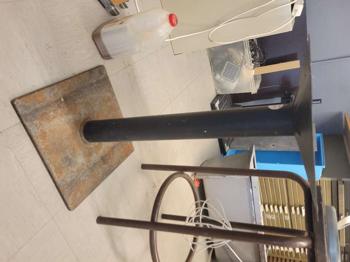 Tischbein Podest aus Metall