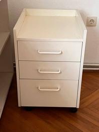 Schubladenelement auf Rollen