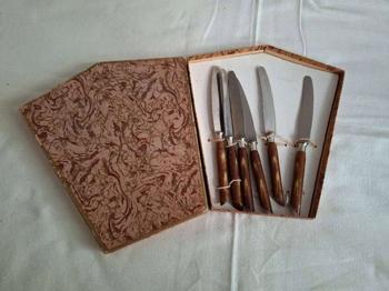 Kleine Messer. Käsemesser? Buttermesser?