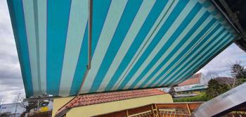 Gelenkarmmarkise händisch