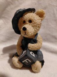 Bär mit Würfel, ca. 11cm hoch