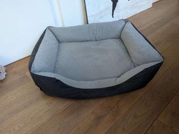 Hundekörbchen zu verschenken