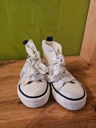 Schuhe Größe 25 schmal und klein geschnitten