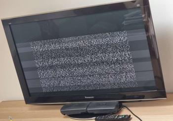 Defekt Panasonic TX-P42VT20 3D-TV Fernseher inkl. 3D Brillen