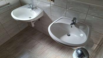 Waschbecken, Spiegel, Toilette zu VERSCHENKEN - Selbstabholung und Selbstabbau!