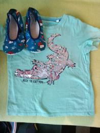 T-Shirt 116 mit Pailletten und Turnschuhe 30 (19,5 cm )