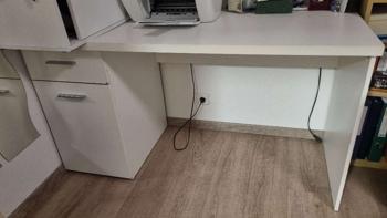 weißer Schreibtisch