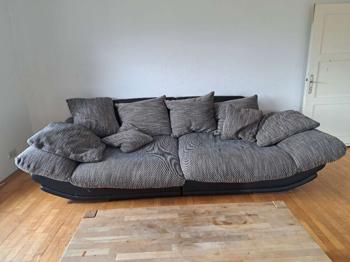 grosszügige wohncouch zu verschenken