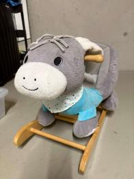 Schaukelpferd zu verschenken