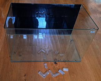 BLAU Aquarium / Terrarium