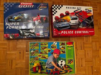 (reserviert) 1 alte Carrera-Bahn, ein Racing-Set, eine alte Duplo-Bahn