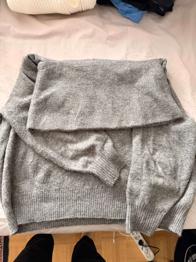 2 graue Pullover