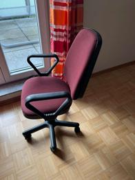 Rote Schreibtischsessel