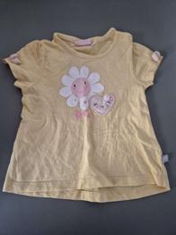 Gelbes Tshirt mit Blumenmotiv