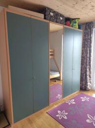 Kleiderschrank