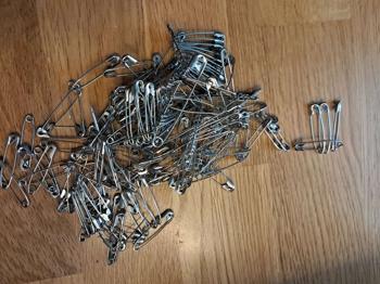 (reserviert) Sicherheitsnadeln