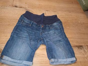 1 kurze Umstandsjeans