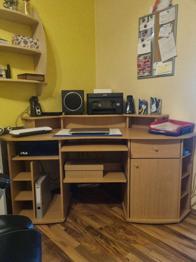 Schreibtisch 128 x 128 H 75 wenn ihn keiner braucht wieder in den nächsten 5 Tagen entsorgt