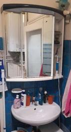 Waschbecken inklusive Spiegel