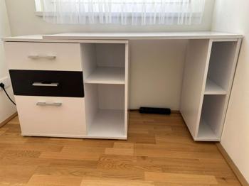 (reserviert) Schreibtisch