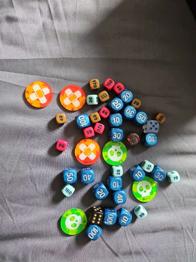 (reserviert) Pokemon Würfel und Spielmarken