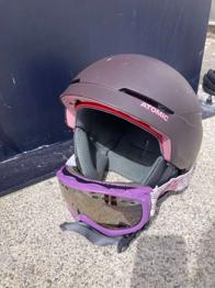 Schihelm mit passender Brille