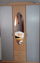 Kleiderschrank