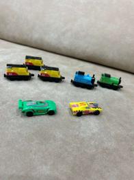 Lokomotive Wagons und Autos