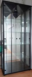 Glasvitrine zu verschenken