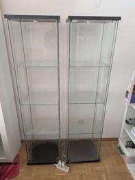(reserviert) 2 Ikea Vitrinen zu verschenken