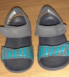 Sandalen / Badeschuhe Gr.20