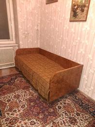 Bett in Kaukasisch Nussholz