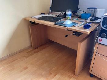 Höhenverstellbarer Zeichentisch