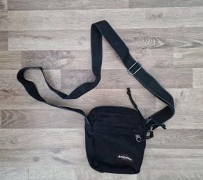 Eastpak - Handtasche - Schultertasche - schwarz