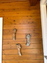 Holzfiguren geschnitzt