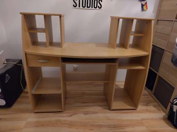 Arbeitstisch (für Computer)