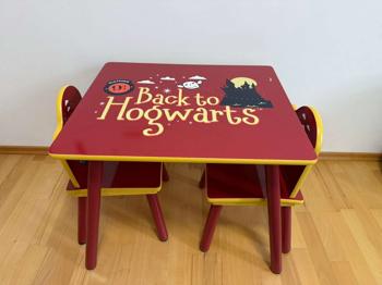 (reserviert) Kindertisch mit 2 Stühlen - zu verschenken