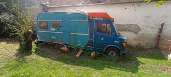 Mercedes 207 Camper als Metall und Alu Schrott